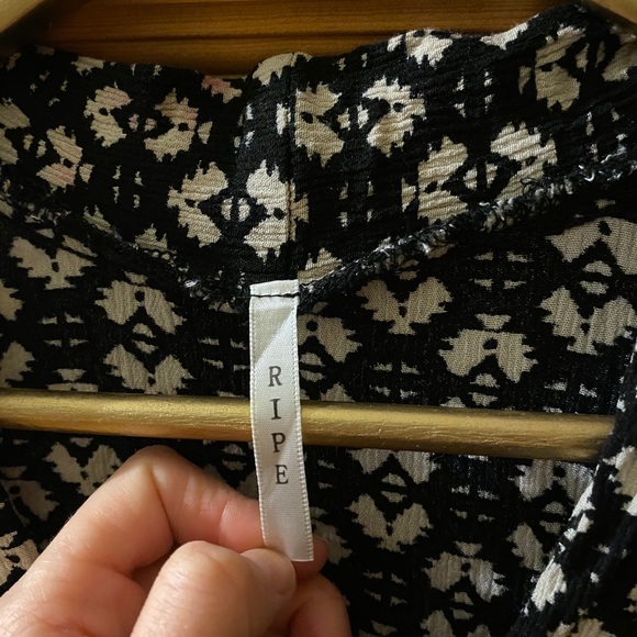 Small Ripe top - black and white. V. comfortable - Picture 3 of 3